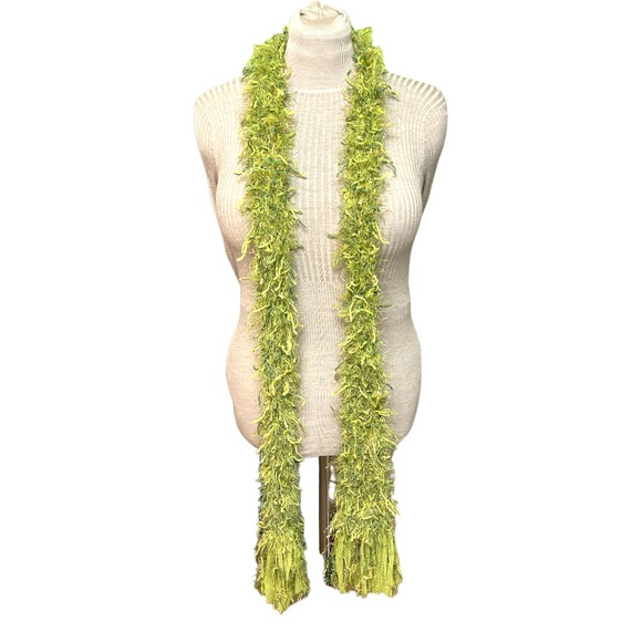 Handmade Green Scarf - Picture 3 of 3